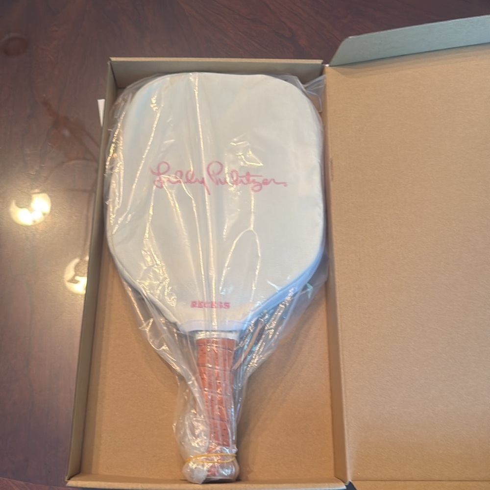 Lilly Pulitzer Patterned pickleball Paddle with White Cover - Picture 4 of 6